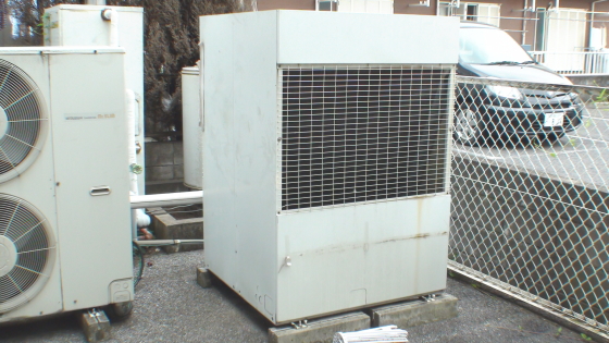 古い室外機